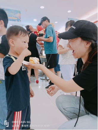 中泽富春江购物广场7周年店庆蛋糕齐分享